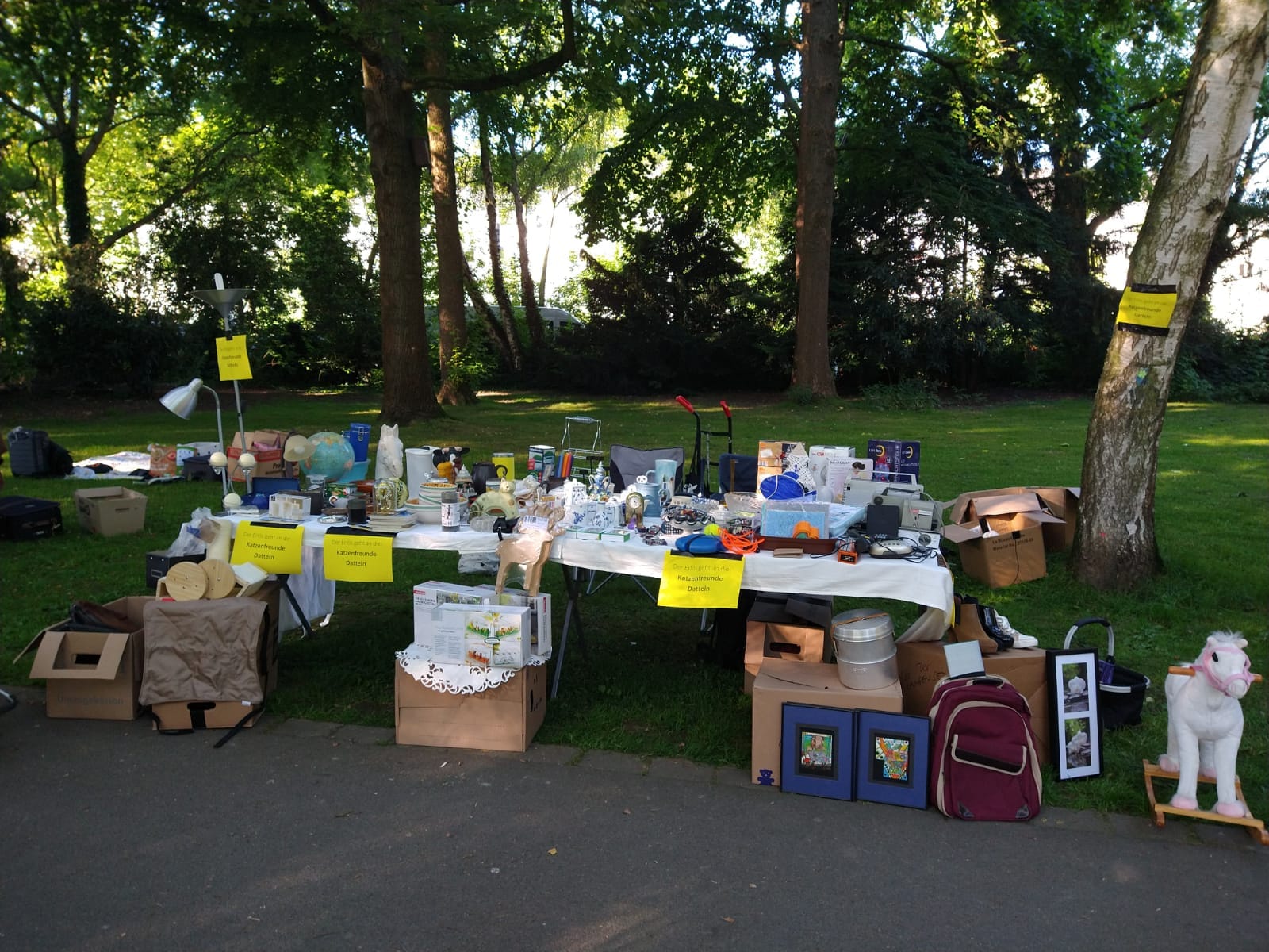 Trödelstand zugunsten der Katzenfreunde Datteln